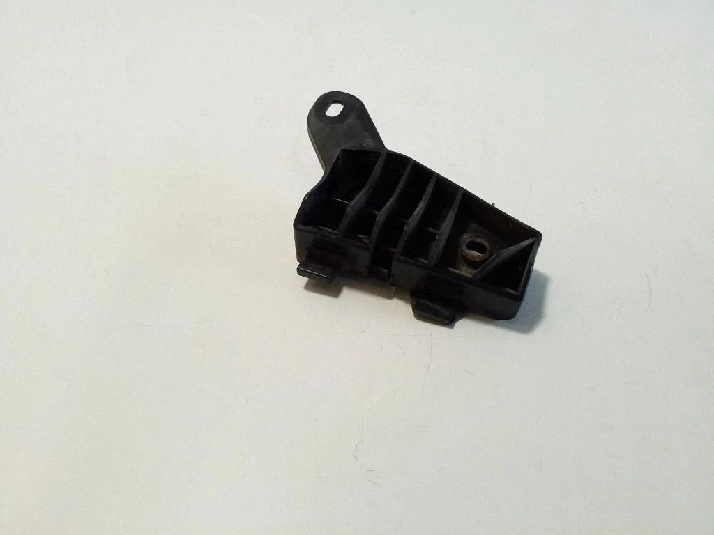 Rear bumper mounting bracket – Lexus RX III (2008-2015)