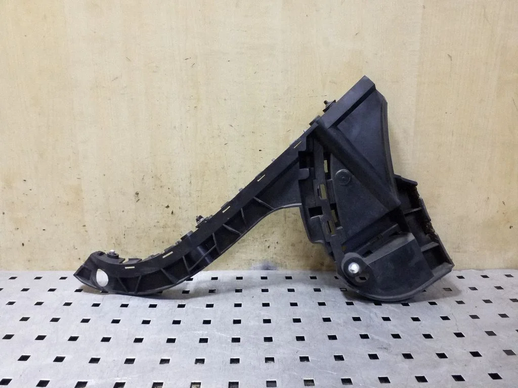 Rear bumper mounting bracket 30678703