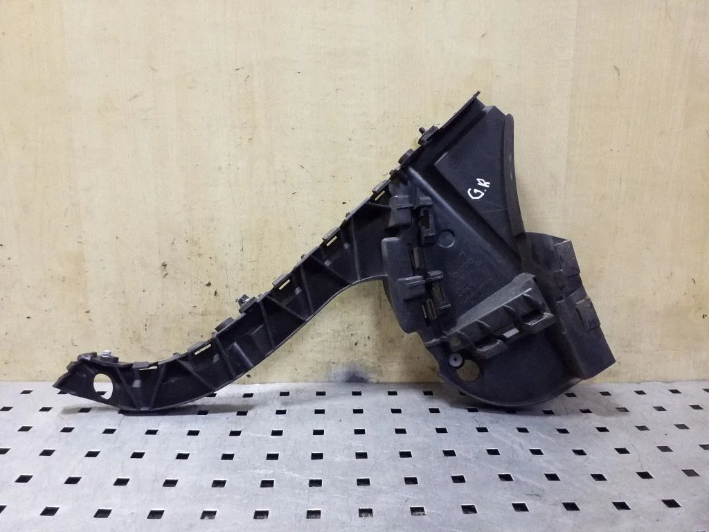 Rear bumper mounting bracket 30678704