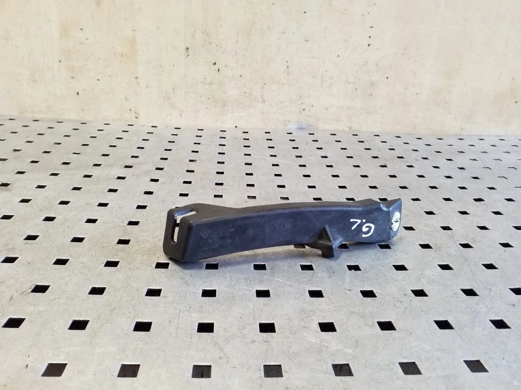 Rear bumper mounting bracket 7P5807045