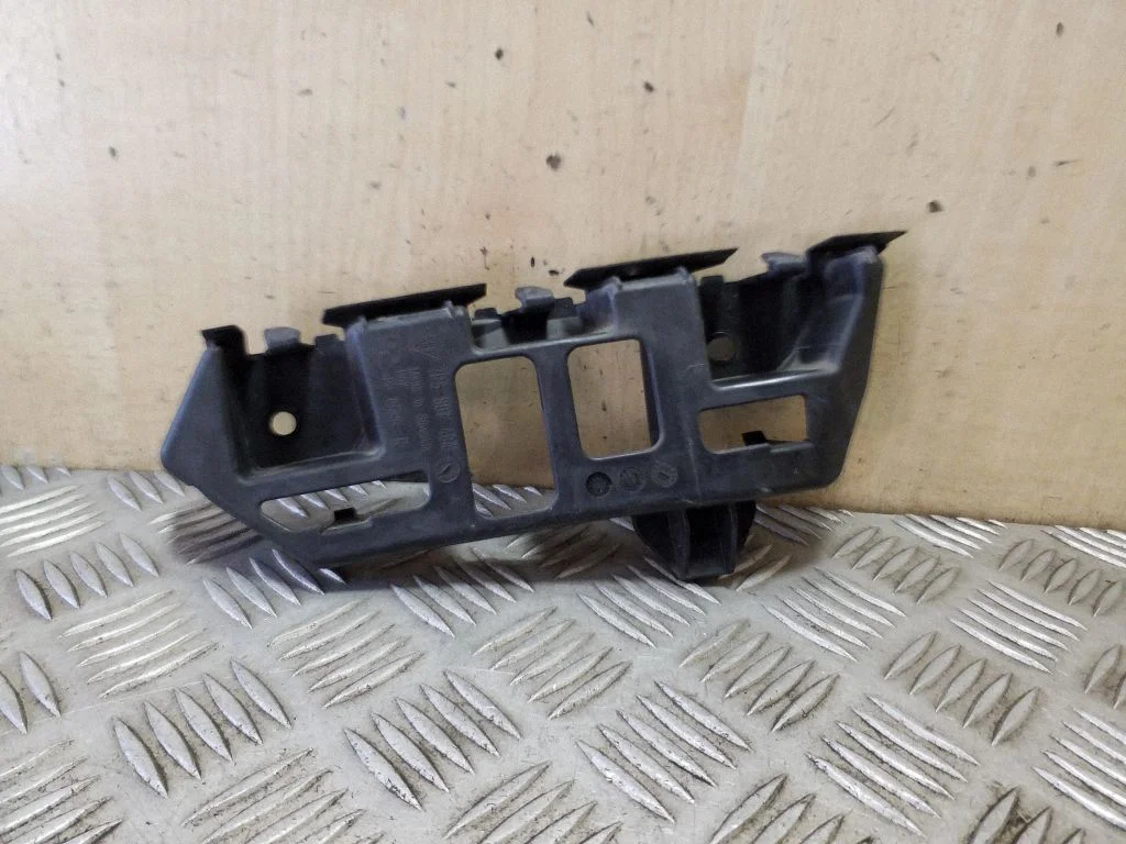 Rear bumper mounting bracket 7P5807484A