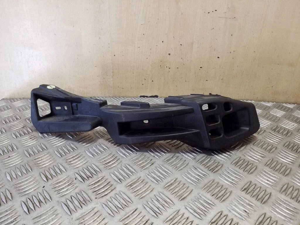 Tagumise kaitseraua kinnitusklamber – Porsche Cayenne (92A) (2010-2017)