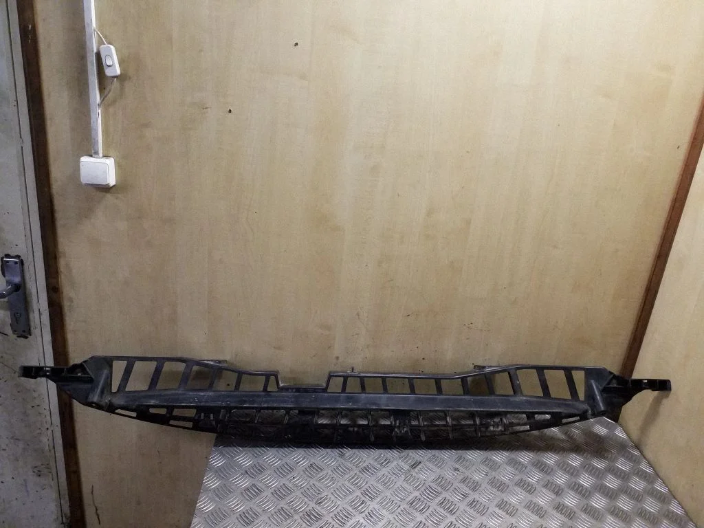 Rear bumper mounting bracket DK6217B861AA
