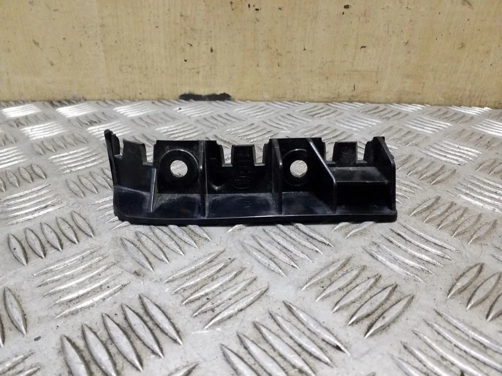Rear bumper mounting bracket DK6217B933BE