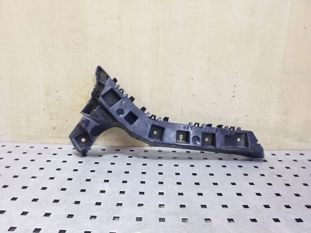 Rear bumper mounting bracket DS7317A882B