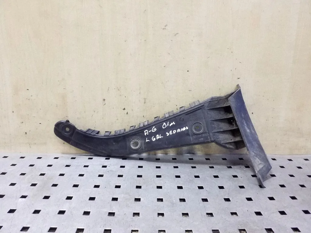 Rear bumper mounting bracket 4B5807453A