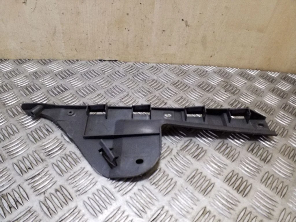 Rear bumper mounting bracket 7M3807393