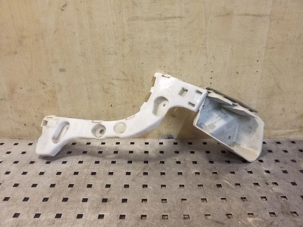 Tagumise kaitseraua kinnitusklamber BM5117A882A – Ford Focus (2010-2017)