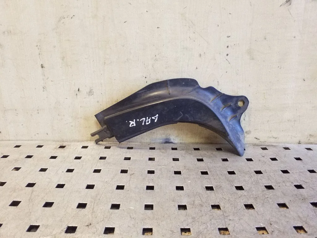 Rear bumper mounting bracket 57731AG470