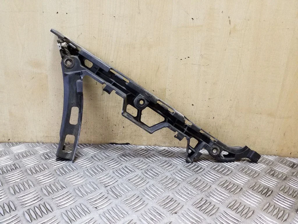 Rear bumper mounting bracket DQN000061