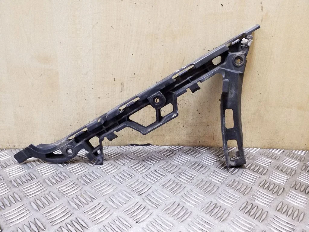 Rear bumper mounting bracket DQN000071