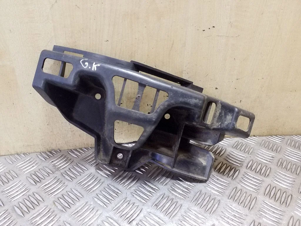 Rear bumper mounting bracket DQN000051