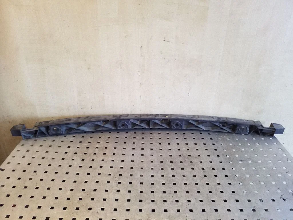 Rear bumper mounting bracket