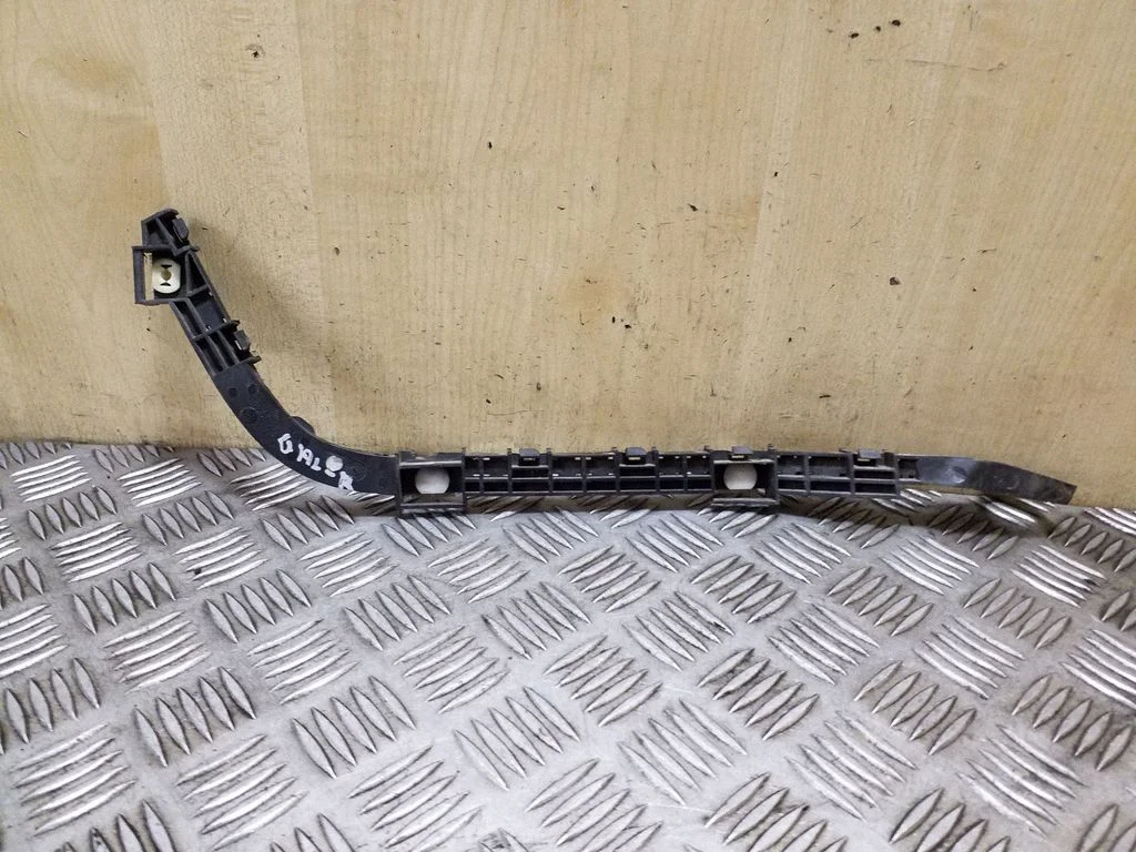 Rear bumper mounting bracket MT3328S9A