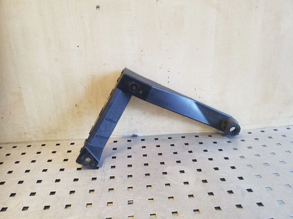 Rear bumper mounting bracket 7L6807862