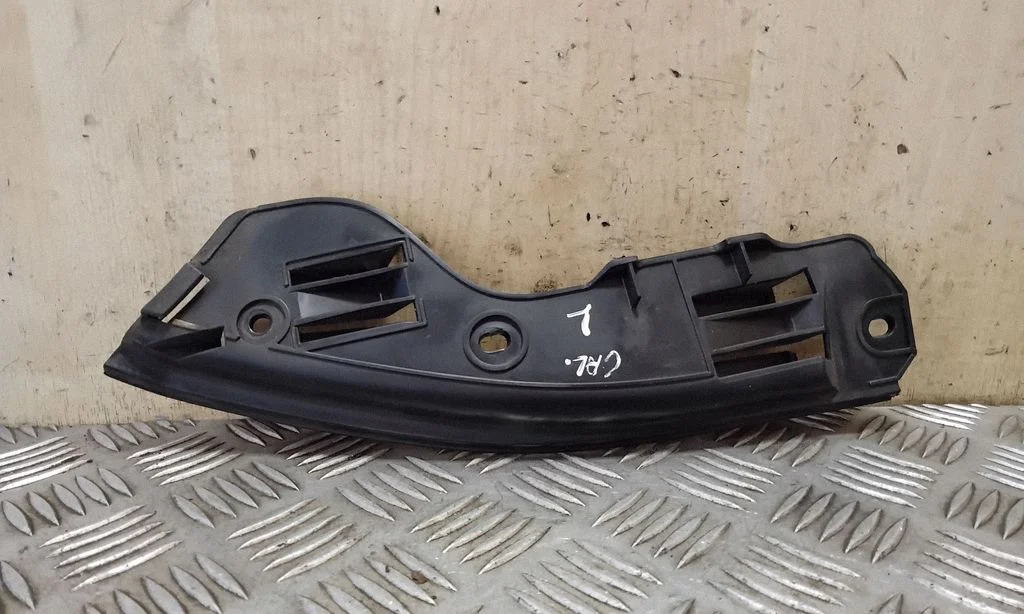 Rear bumper mounting bracket 7L6807393