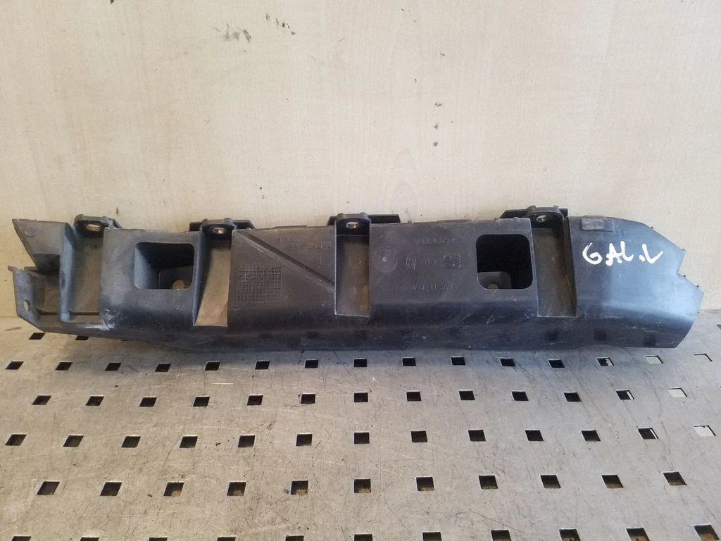 Rear bumper mounting bracket 5P8807375A