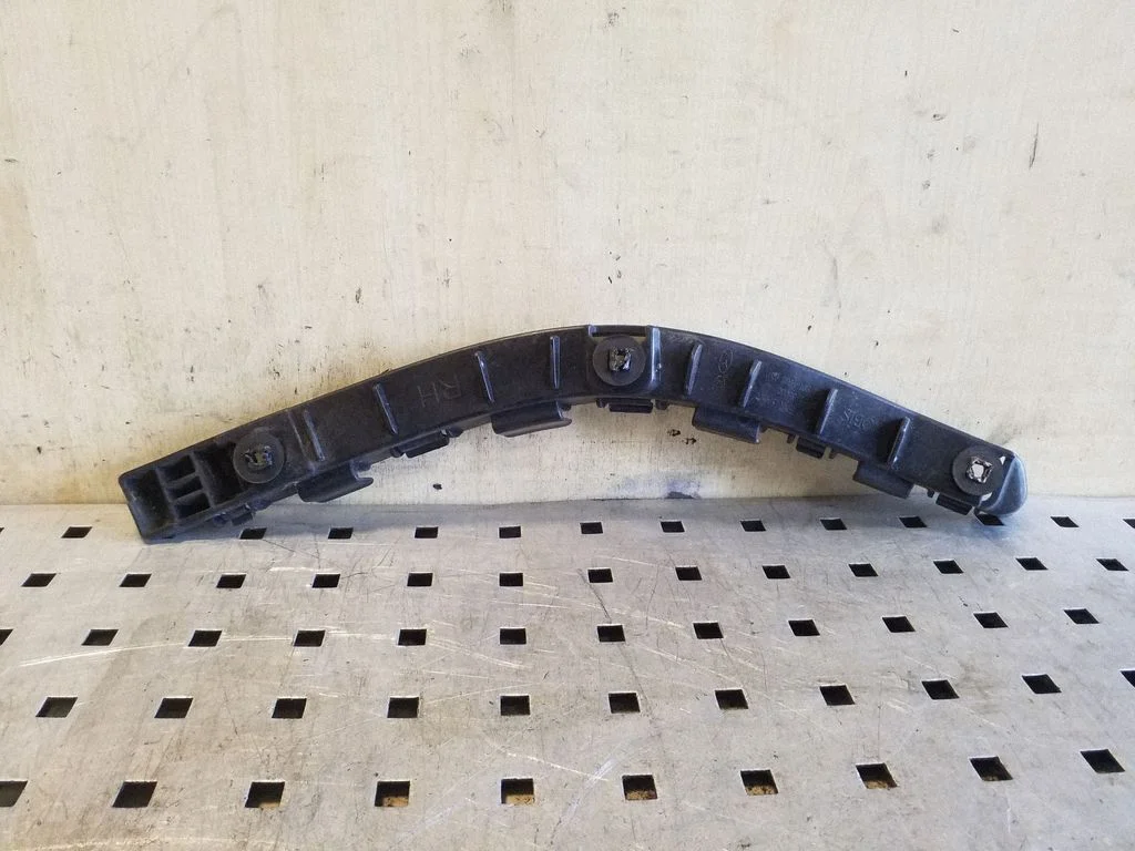 Rear bumper mounting bracket 866143U000