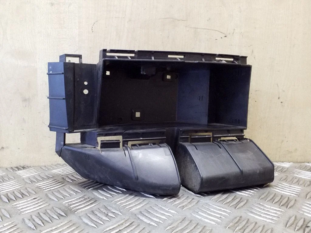 Rear bumper mounting bracket – Volvo XC90 (2007-2014)