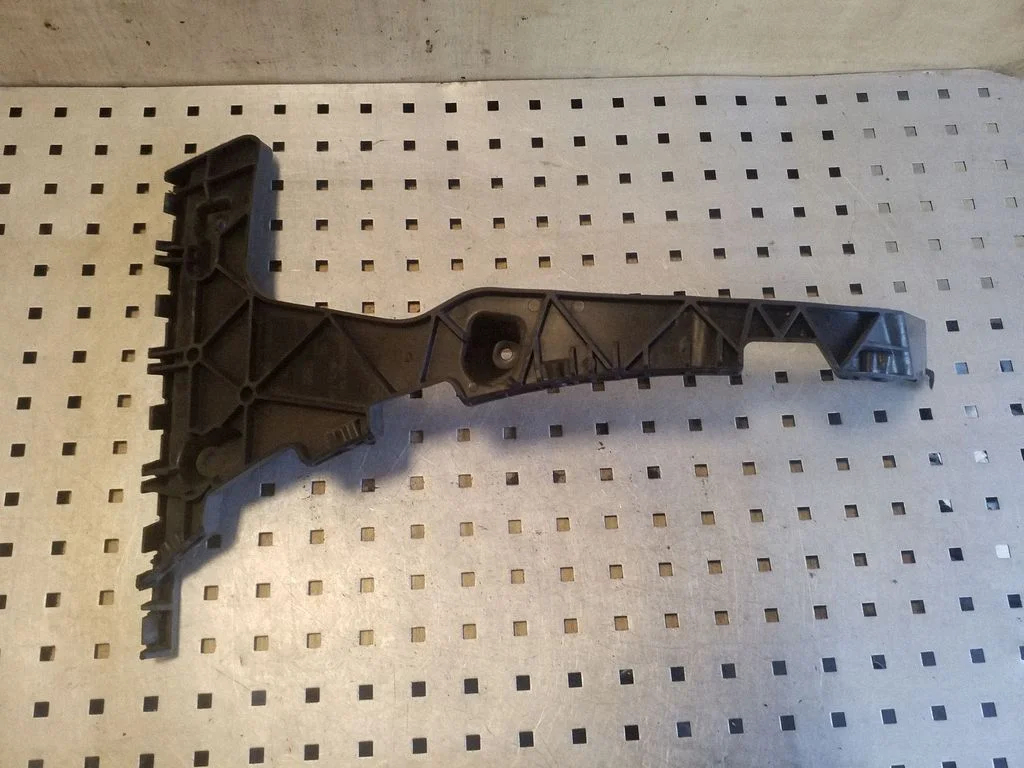 Rear bumper mounting bracket 8R0807453C