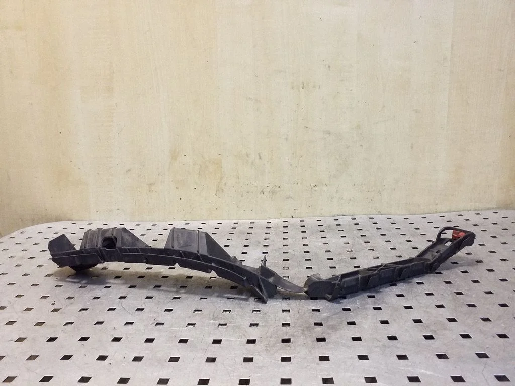 Rear bumper mounting bracket 331883181