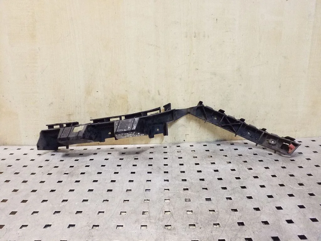 Rear bumper mounting bracket 24460359