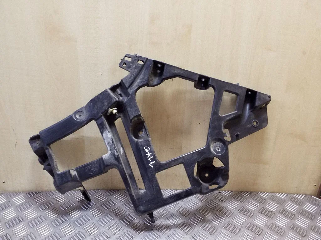 Rear bumper mounting bracket – Peugeot 508 RXH (2011-2018)