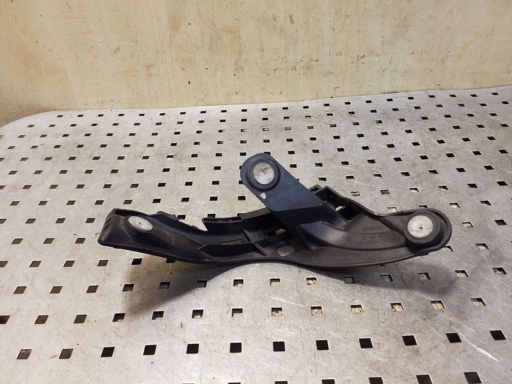 Rear bumper mounting bracket – Opel Astra H (2004-2012)