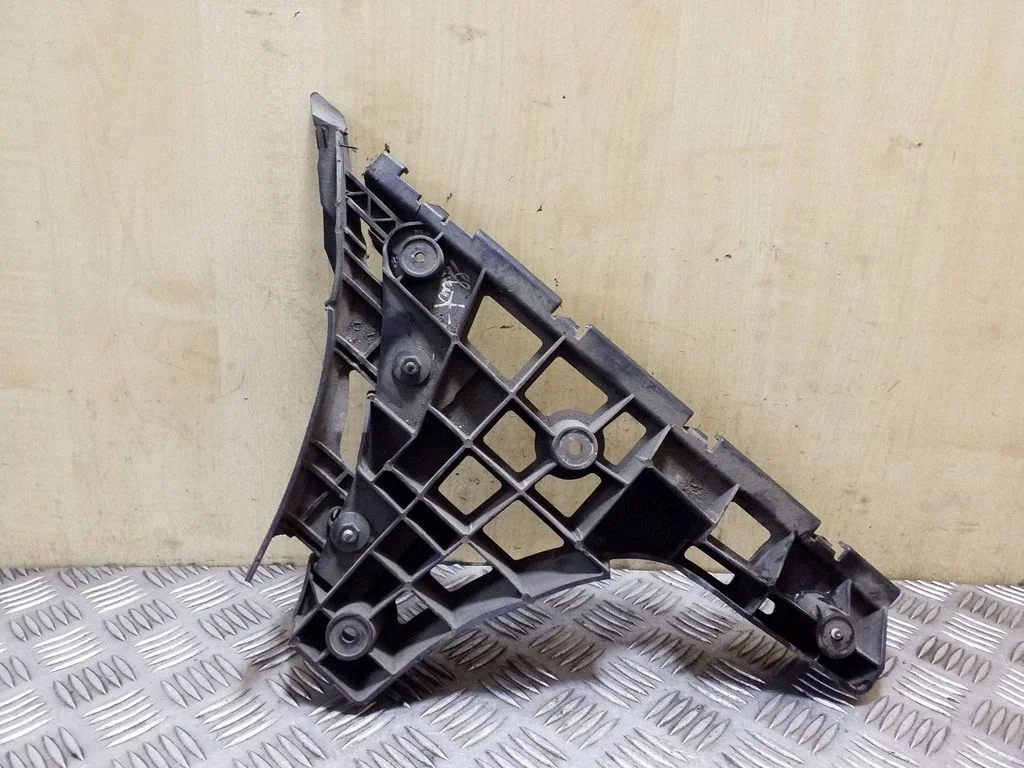 Rear bumper mounting bracket 8D9807484AA