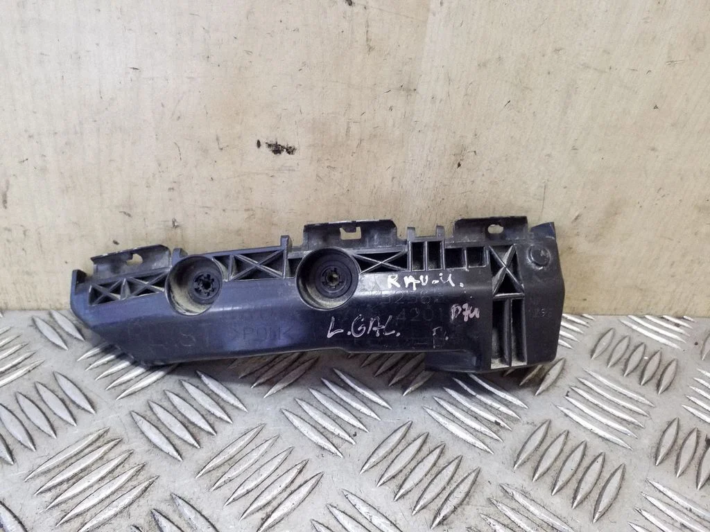 Tagumise kaitseraua kinnitusklamber – Toyota RAV 4 (XA30) (2006-2016)