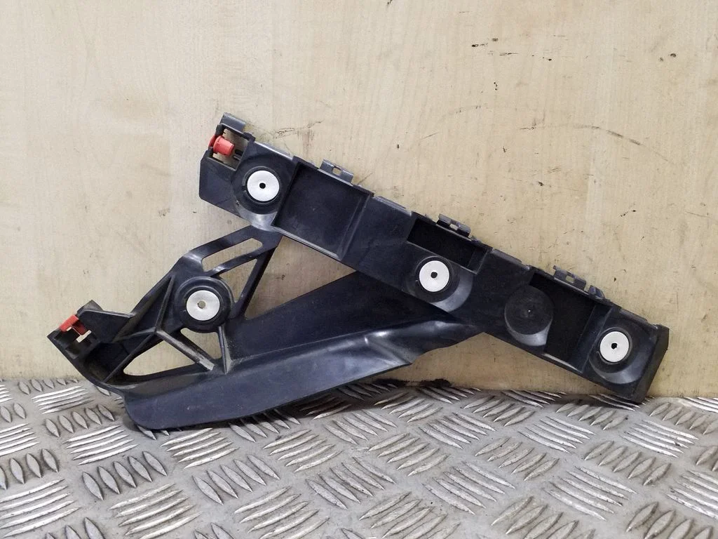 Tagumise kaitseraua kinnitusklamber – Opel Zafira C (2011-2019)