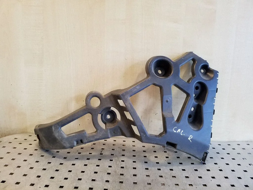 Rear bumper mounting bracket 850440010R