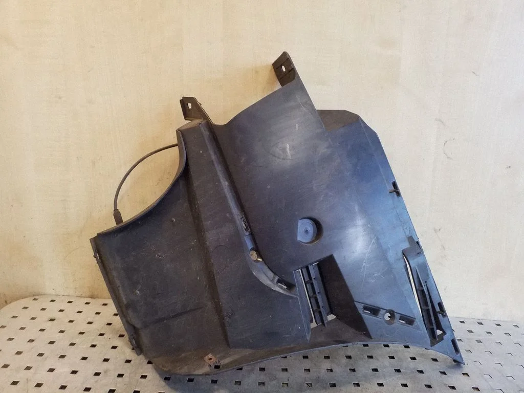 Rear bumper mounting bracket – rear right