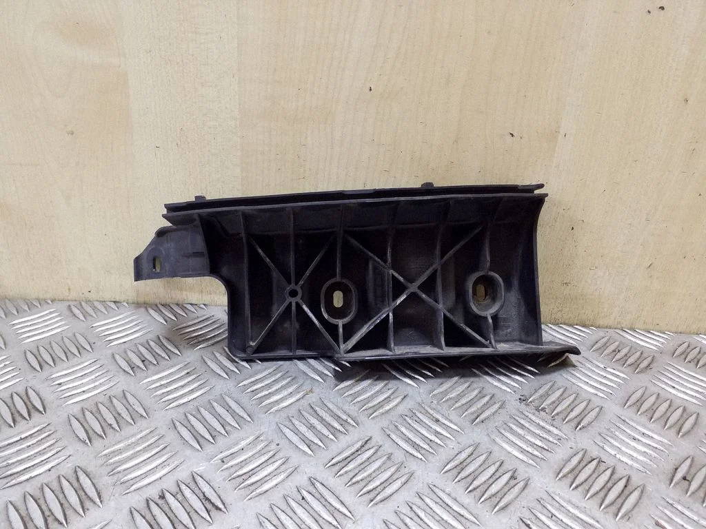 Rear bumper mounting bracket 4F5807898A
