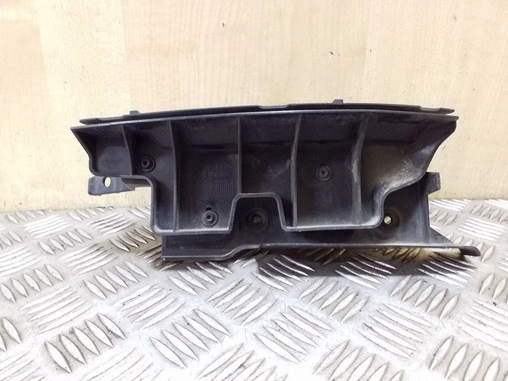 Tagumise kaitseraua kinnitusklamber – Audi A6 Allroad C6 (2006-2011)