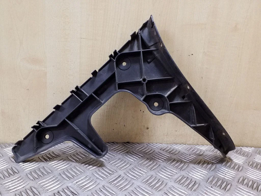 Tagumise kaitseraua kinnitusklamber – Audi A6 Allroad C6 (2006-2011)