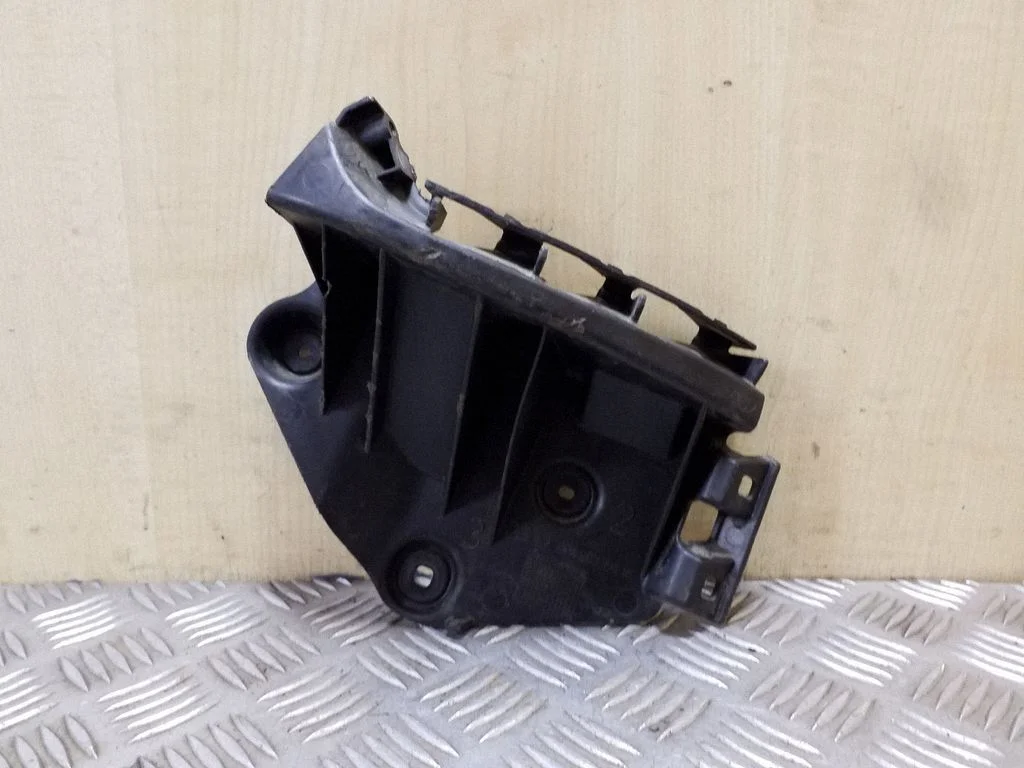 Rear bumper mounting bracket – Audi A3 S3 8P (2003-2012)