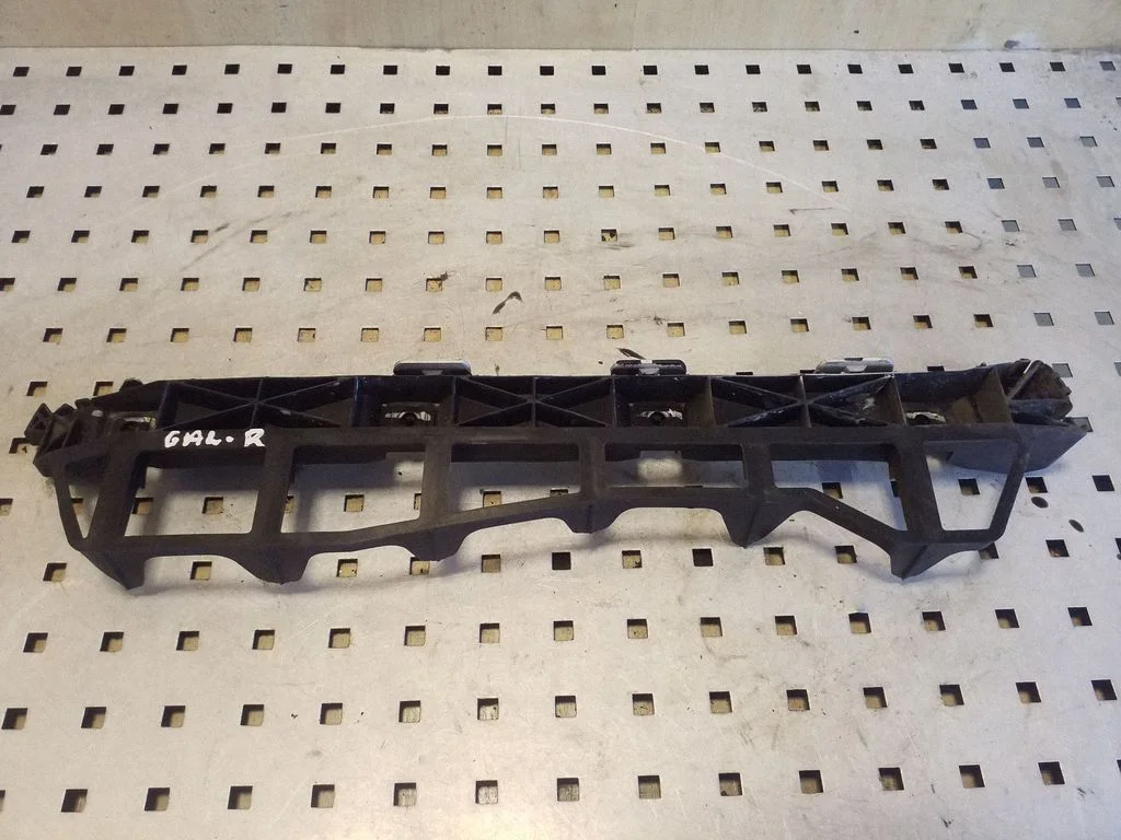 Rear bumper mounting bracket 866163Z000