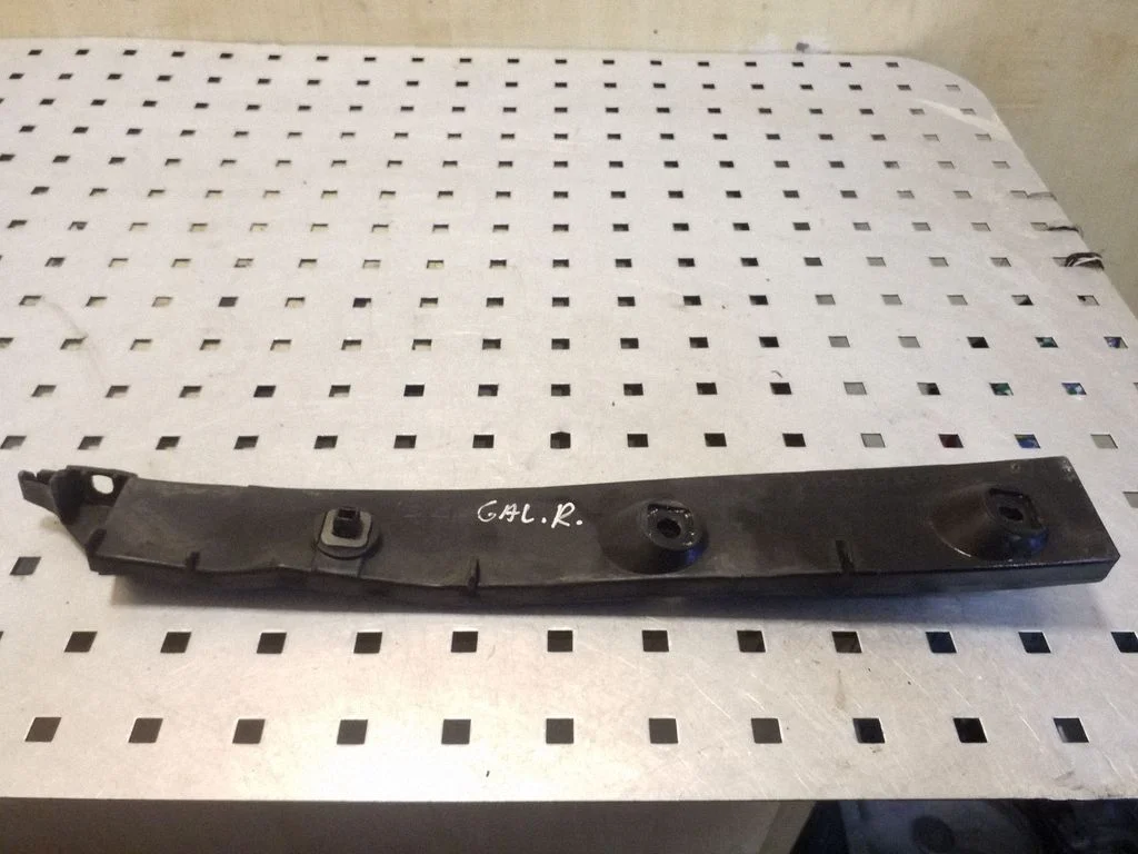 Rear bumper mounting bracket – right