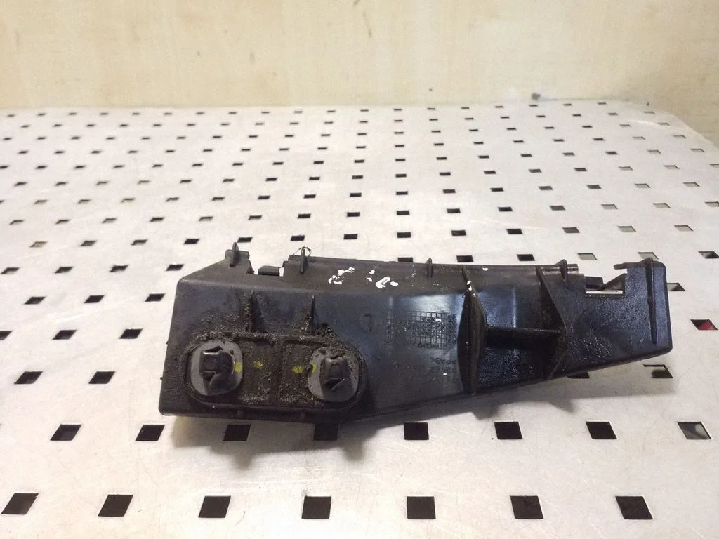 Rear bumper mounting bracket 525630F010