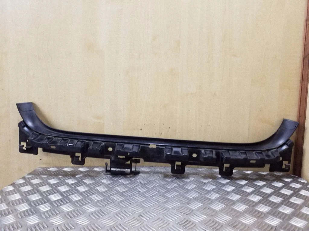 Rear bumper mounting bracket 51127058522