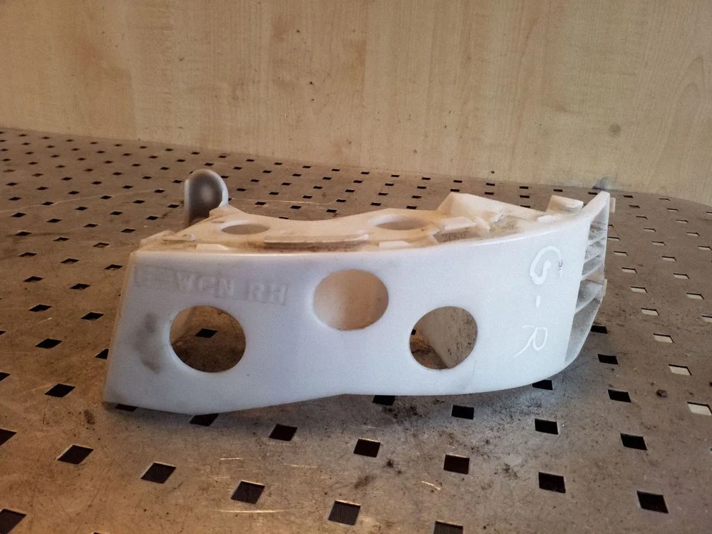 Tagumise kaitseraua kinnitusklamber – Subaru Outback (2009-2014), parem