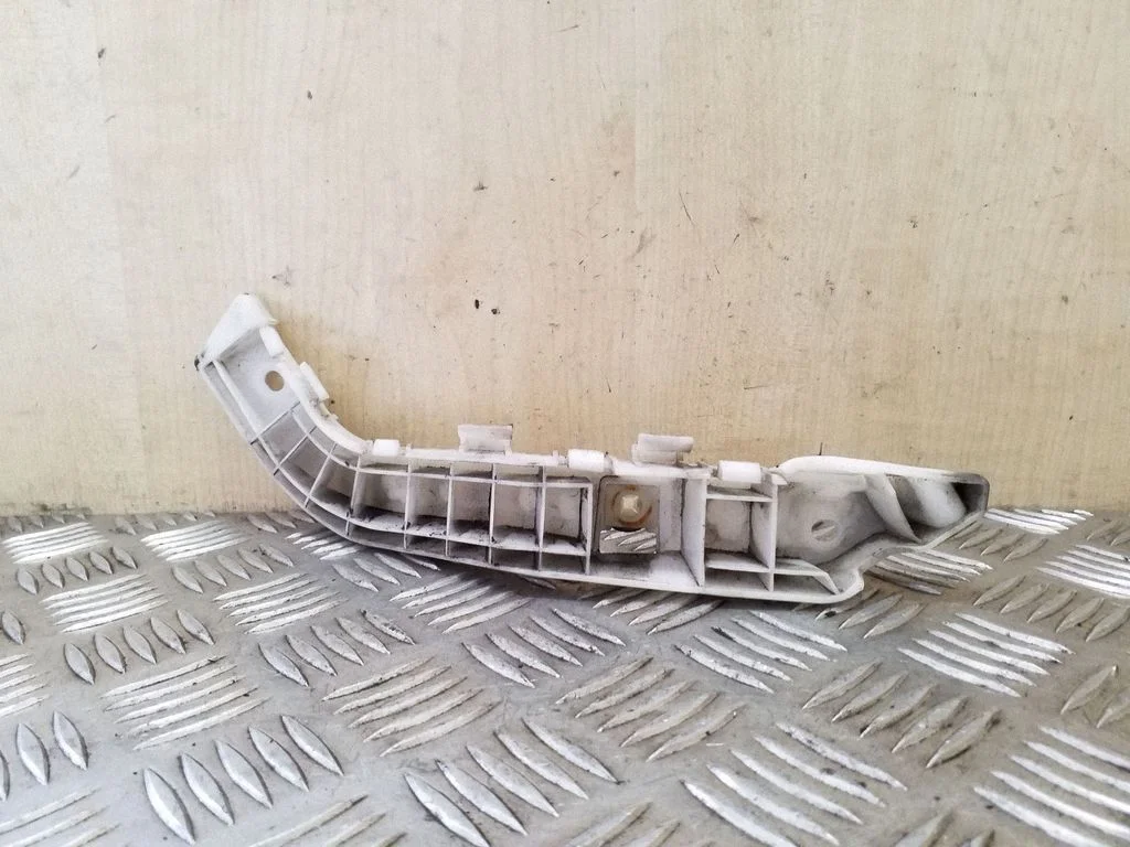Rear bumper mounting bracket – right