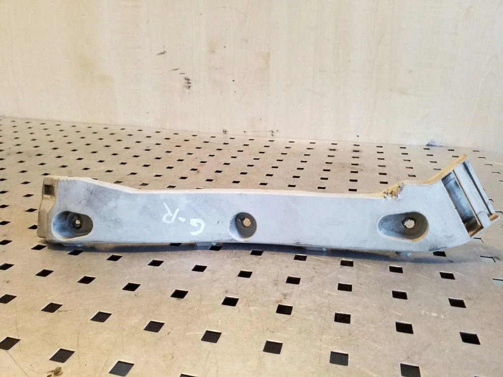 Rear bumper mounting bracket 8V4117E850A