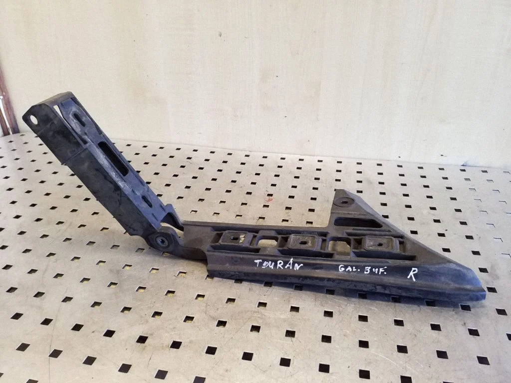 Rear bumper mounting bracket 1T0807376RH