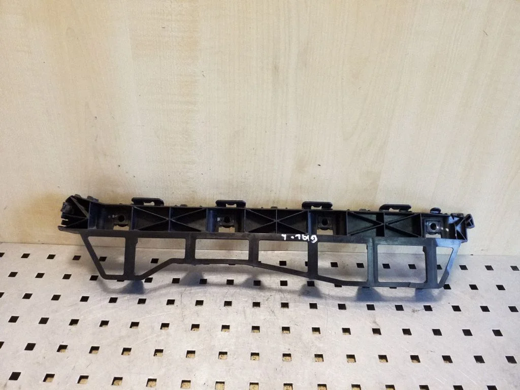 Rear bumper mounting bracket 866153Z000
