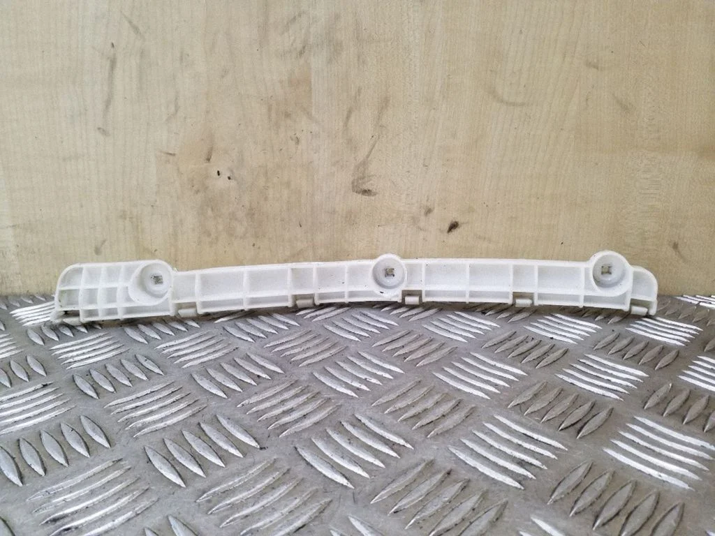 Rear bumper mounting bracket – right