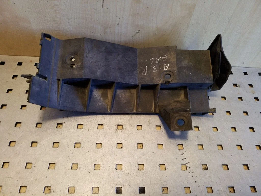 Aizmugurējā bufera turētājs 8L0807378D
