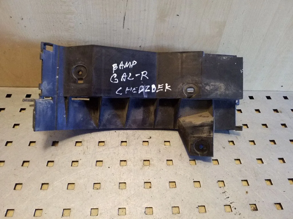 Aizmugurējā bufera turētājs 8L0807378A