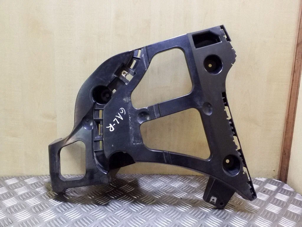 Rear bumper mounting bracket 1584469